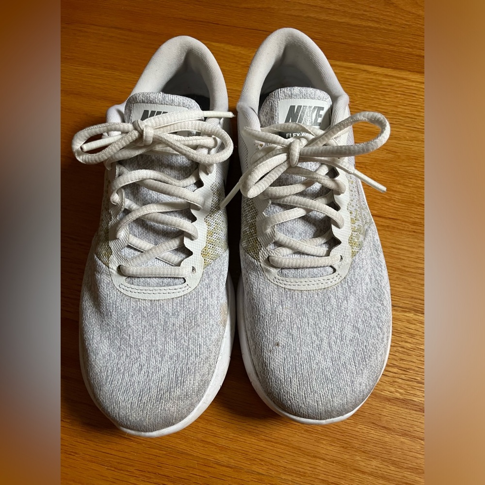 Women’s Nike sneakers